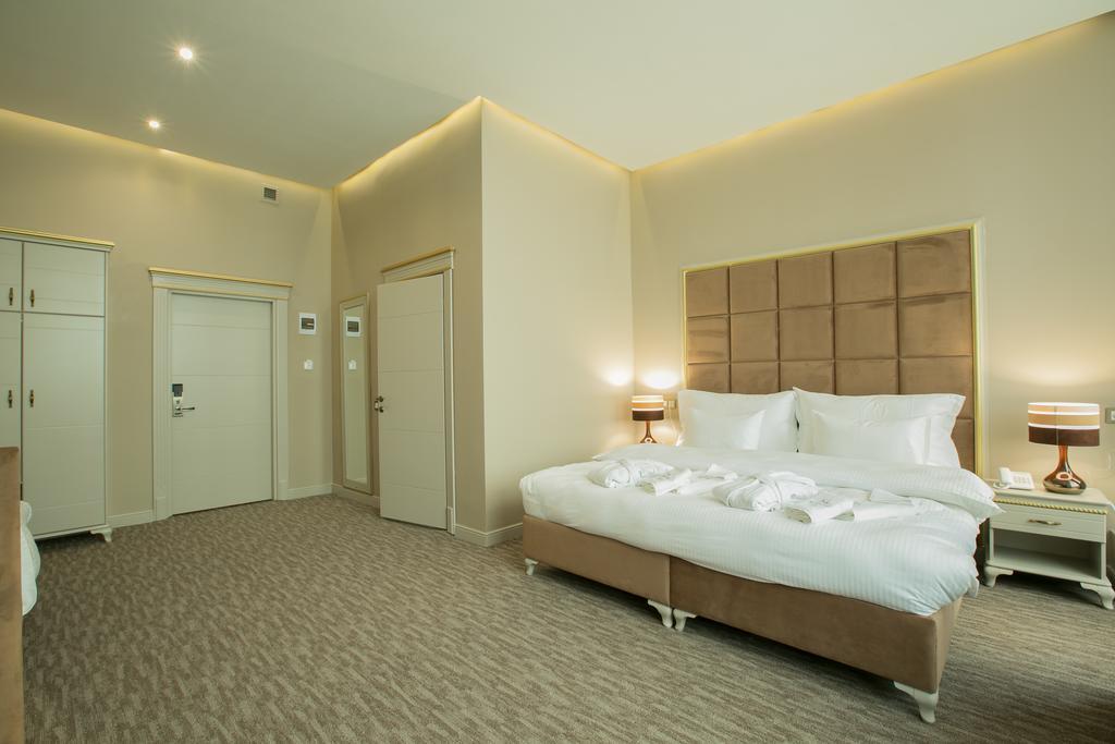 Grand Sapphire Hotel อัลมาตี ภายนอก รูปภาพ