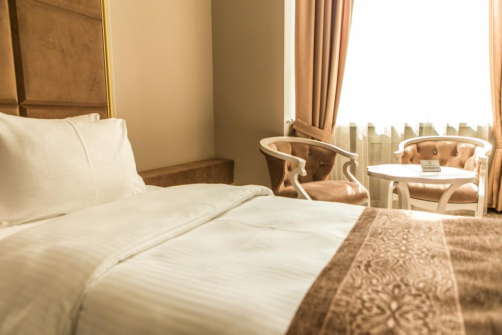 Grand Sapphire Hotel อัลมาตี ภายนอก รูปภาพ