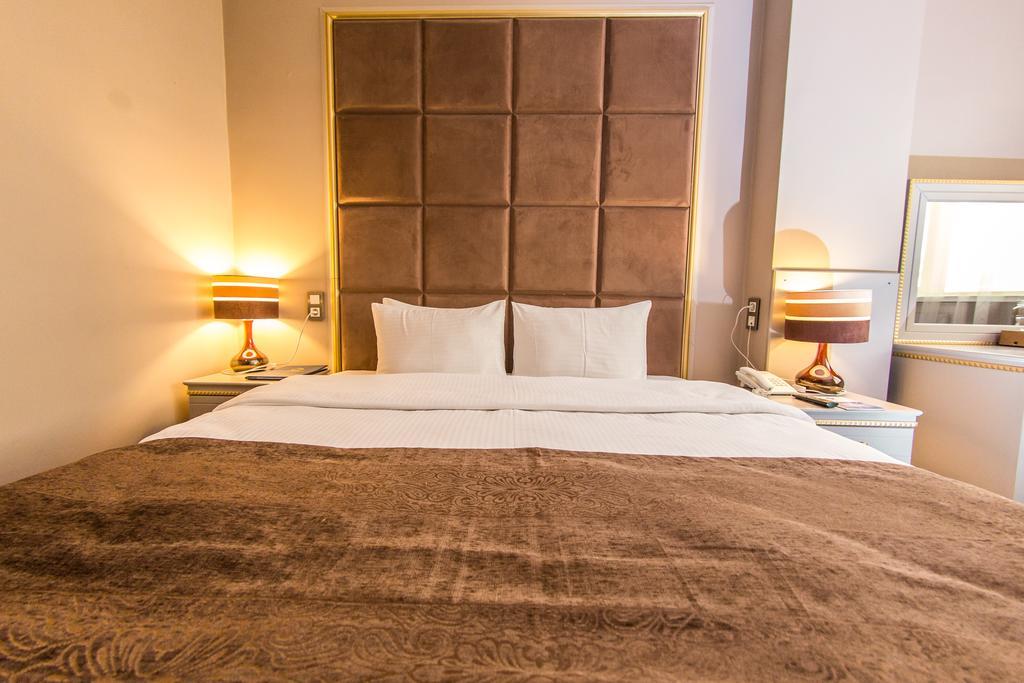 Grand Sapphire Hotel อัลมาตี ภายนอก รูปภาพ